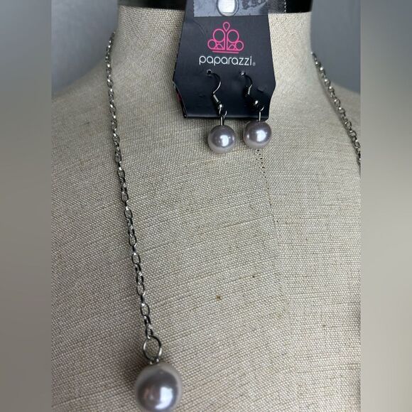 Paparazzi Silver and Gray Necklace Set - Picture 2 of 4